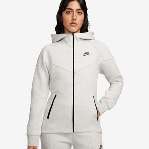 Nike Sportswear Tech Fleece Windrunner Women's Full-Zip, XS (FB8338-013)